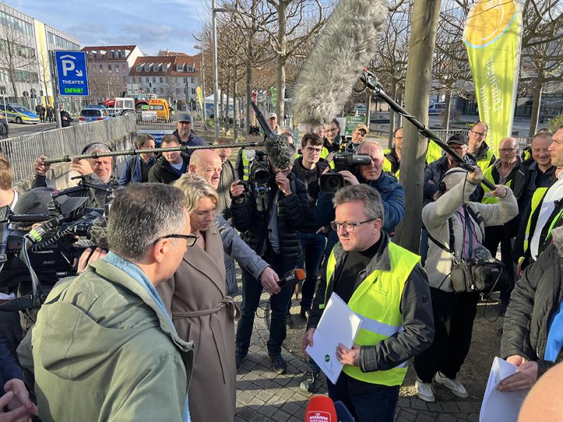 AMK in Erfurt: Forderungen übergeben