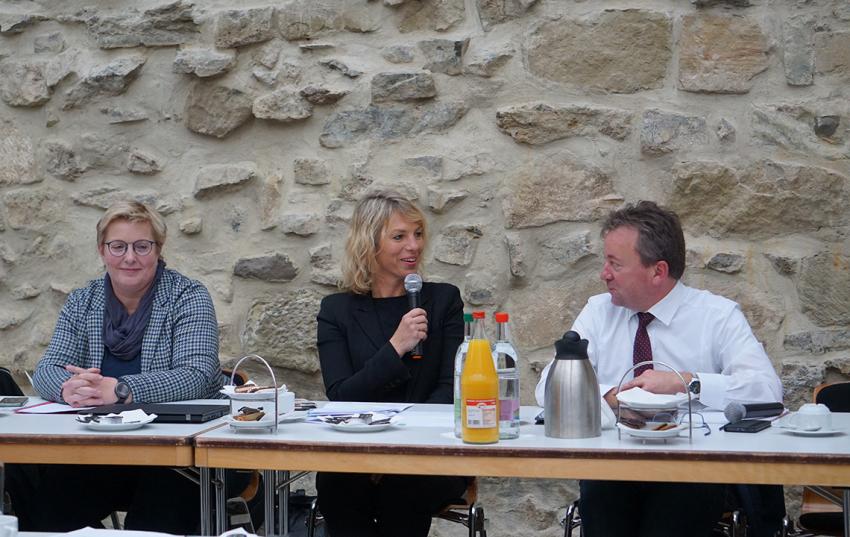 Präsidiumssitzung im Kanonenhof (v.l.): TBV-Hauptgeschäftsführerin Katrin Hucke, Landwirtschaftsministerin Susanna Karawanskij und TBV-Präsident Dr. Klaus Wagner