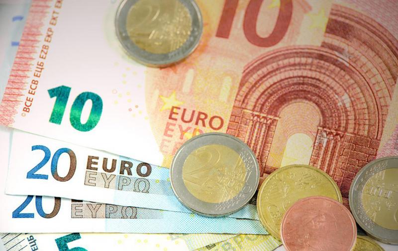 Mindestlohn steigt ab 1. Juli auf 10,45 Euro/Stunde und ab 1. Oktober auf 12,00 Euro/Stunde